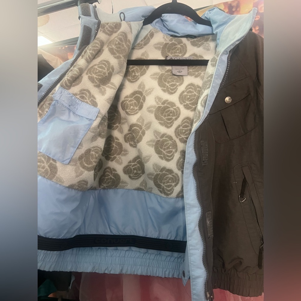Columbia Jacket! Beautiful detail inside. Girls14/16 - Picture 1 of 6